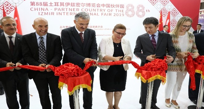 Bakan Pekcan İEF'te Çin standının açılışını yaptı