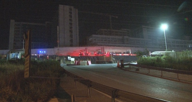 İzmir'de hastane inşaatının deposunda yangın çıktı