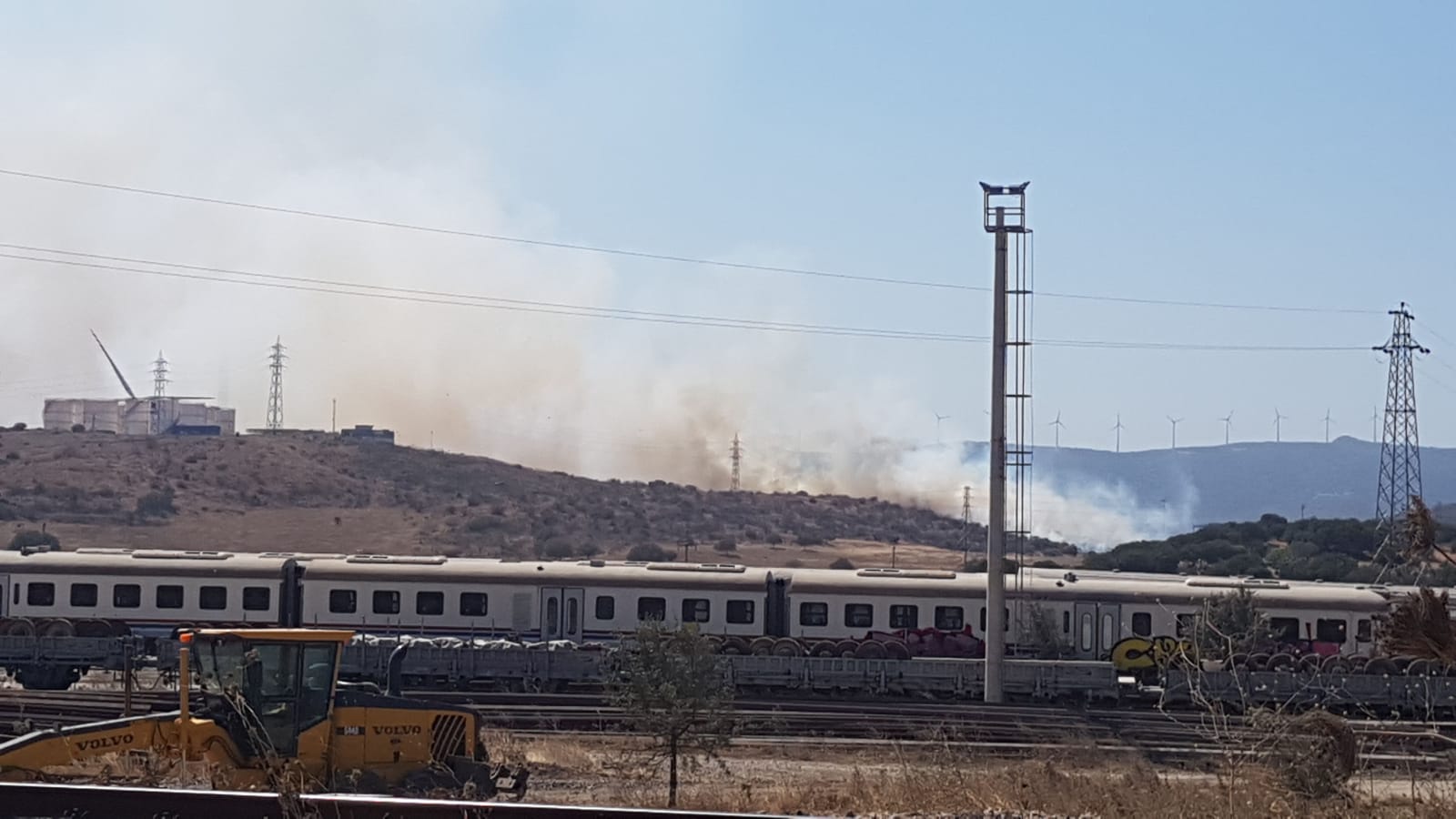 Aliağa'da yangın: 20 dönümlük alan zarar gördü