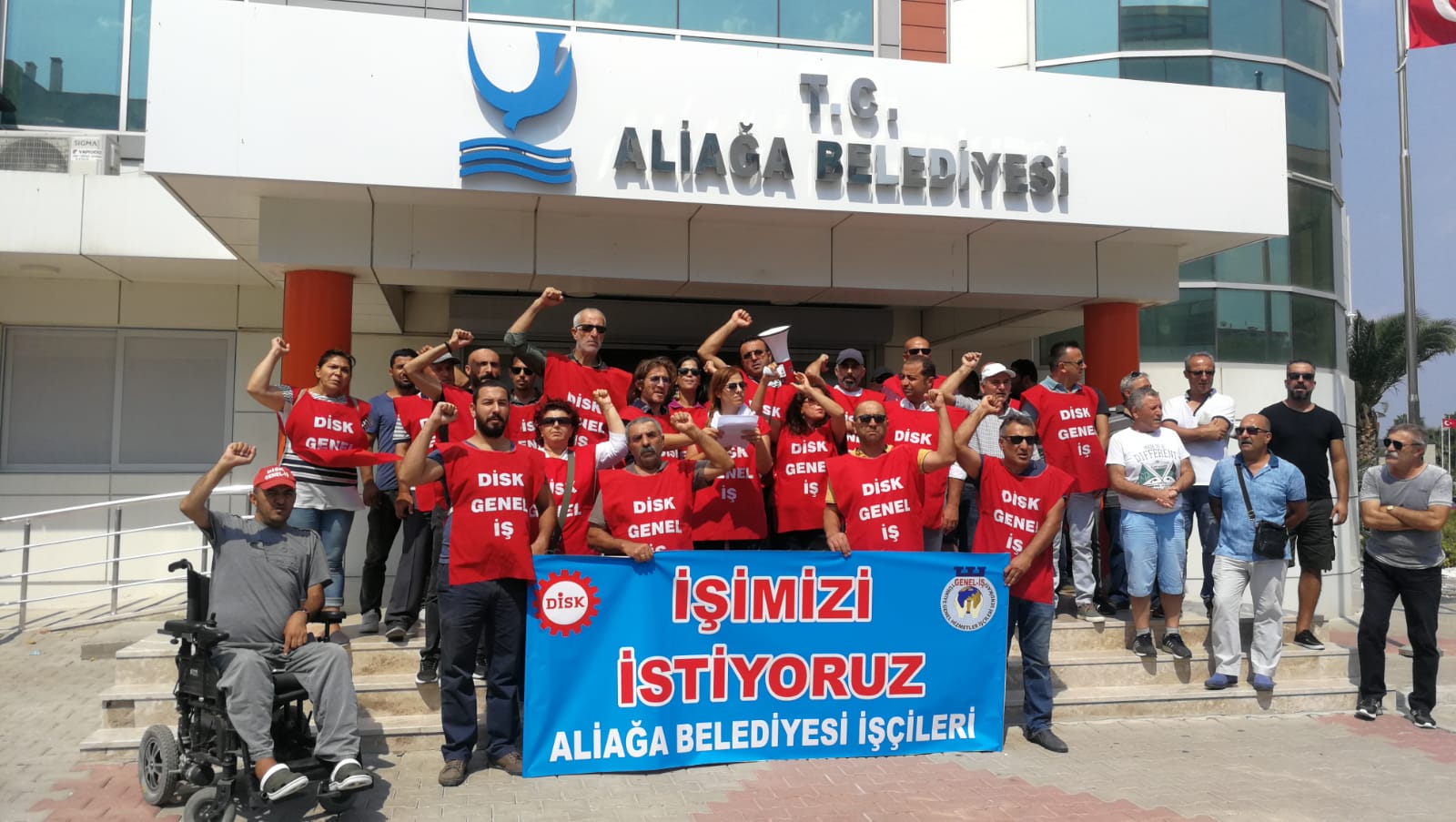 İşten Çıkarılan Belediye İşçileri "Açlıktan Ölmeyiz Biz Bu Yoldan Dönmeyiz"