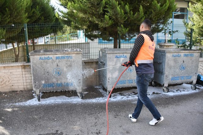 Aliağa'da Çöp Konteynerlerine Özel Temizlik