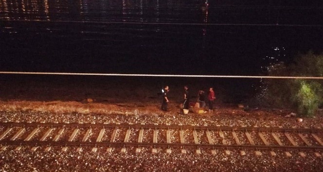 Bayraklı İlçesinde trenin çarptığı vatandaş hayatını kaybett