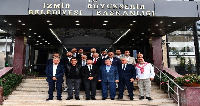 İzmir'in köklü kulüpleri Tunç Soyer'le buluştu