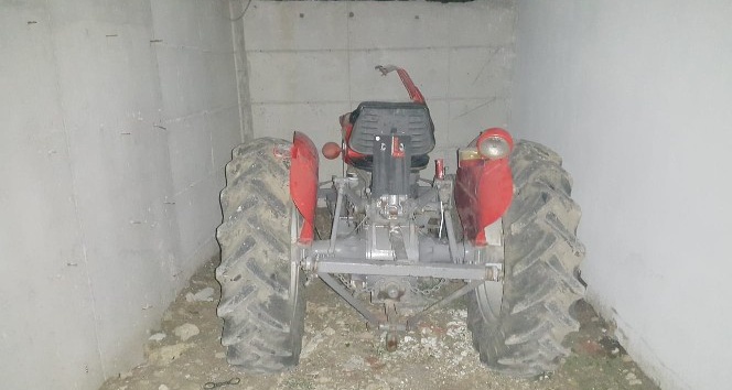 Aliağa'da traktör hırsızı baba-oğul yakalandı