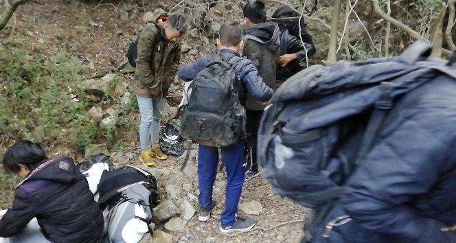 İzmir'de 87 düzensiz göçmen yakalandı