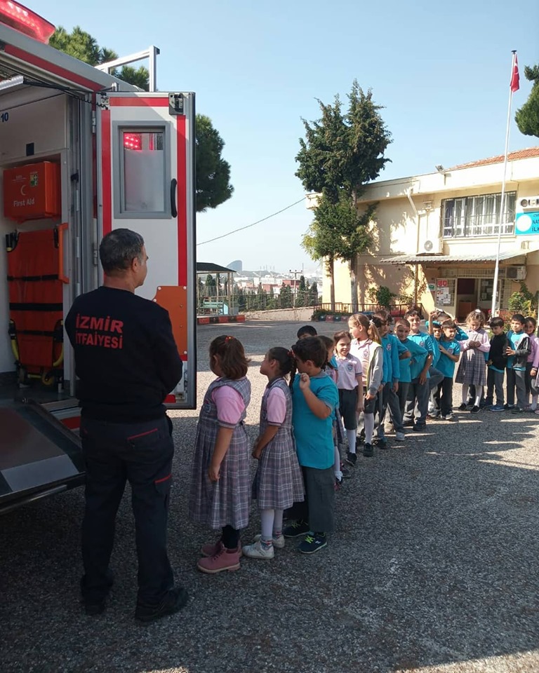 Aliağa Namık Kemal ilkokulunda Yangın Ve Kurtarma Tatbikatı