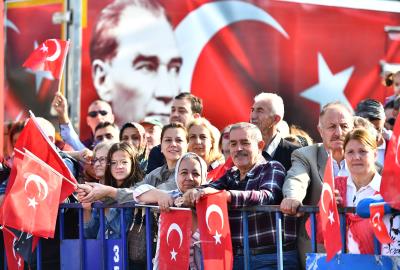 İzmir'de coşkulu Cumhuriyet Bayramı kutlaması
