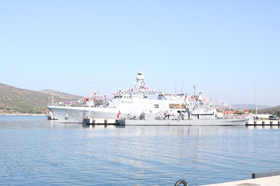 Foçada Askeri Gemiler Ziyarete Açıldı Kahramanlar Anıtlaştırıldı
