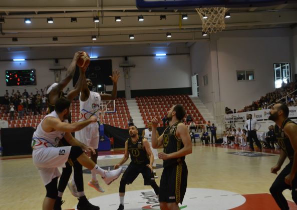 Petkim Spor 75 – 72 Akhisar Belediye