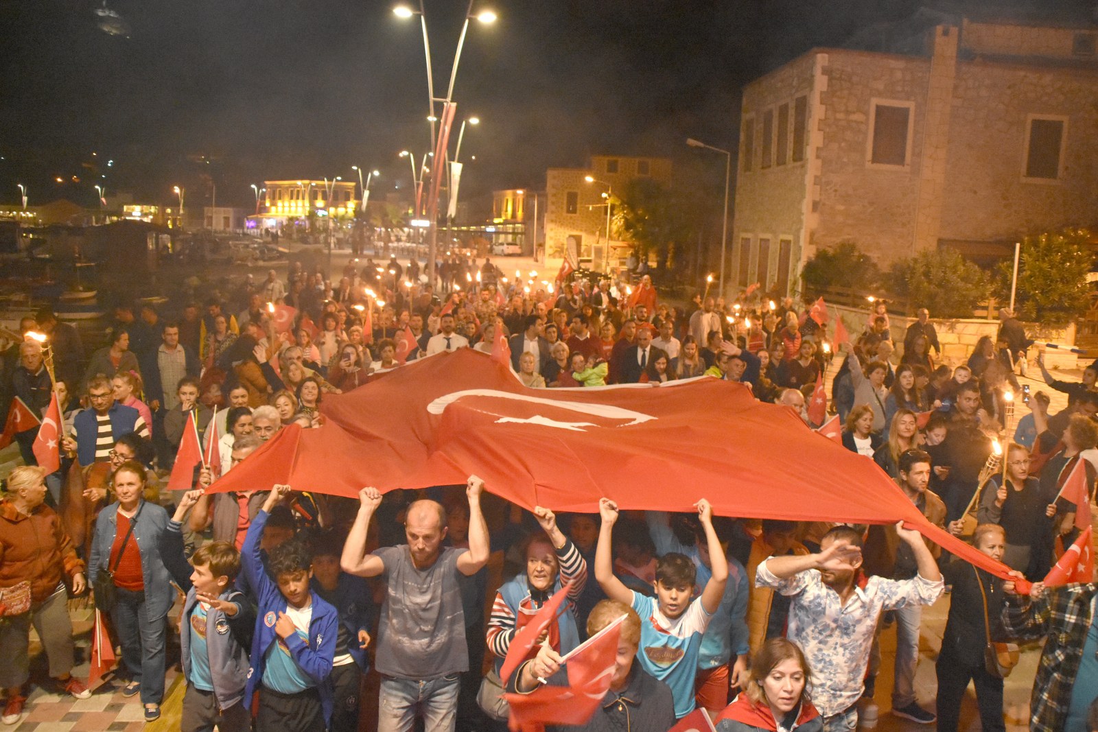 Foça'da Cumhuriyetin 96. Yılı Coşkusu