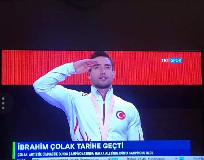 Helvacı Ortaokulu Beden Öğretmeni İbrahim Çolak, Artistik Cimnastik Dünya Şampiyonası'nda altın madalya kazandı