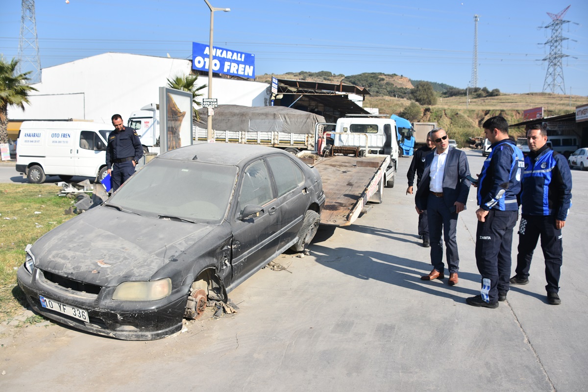 Aliağa Belediyesi'nden Hurda Araç Temizliği