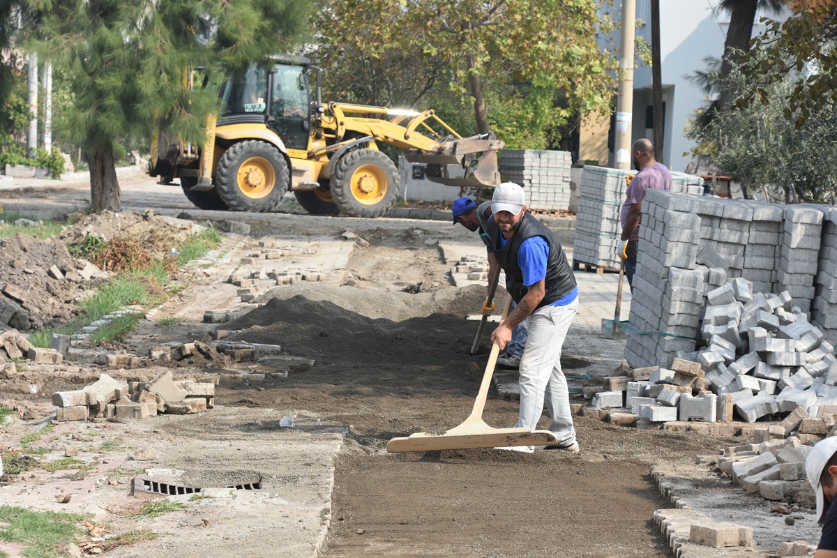 YENİ ŞAKRAN'DA YOL DÜZENLEME MESAİSİ BAŞLADI