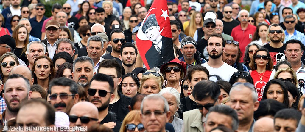 İzmir Atatürk'e Saygı Yürüyüşü'nde buluştu