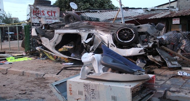 Çiğli'de trafik kazası :2 Ölü 1 yaralı