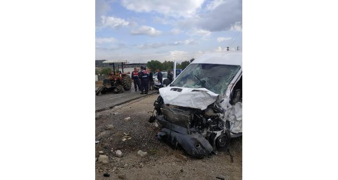 Menderes 'de trafik kazası: 1 ölü, 1'i ağır 3 yaralı