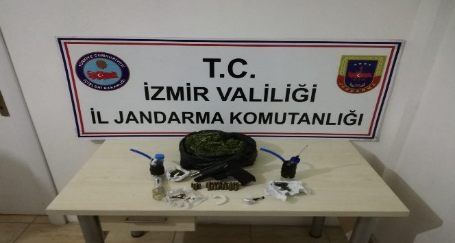 İzmir'de tekel bayiye uyuşturucu baskını
