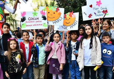 İzmir'de Çocuk Hakları Günü kutlandı