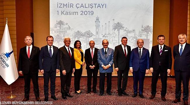 CHP'li büyükşehir belediye başkanları İzmir'de bir araya geldi