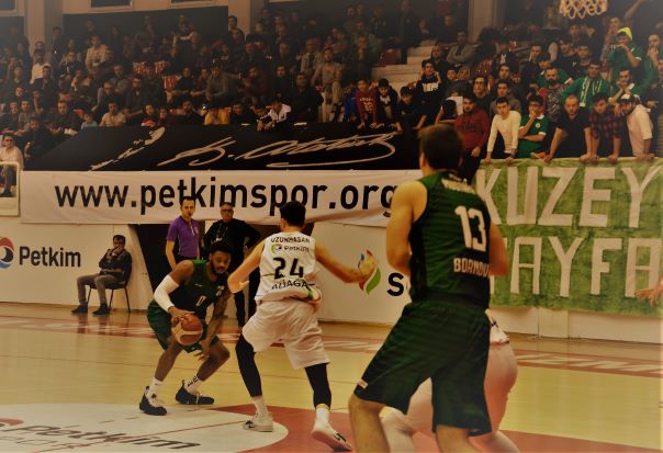 Türkiye  Basketbol Ligi'ndeki İzmir derbisinin galibi  Bornova Belediyespor