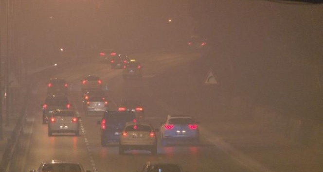 İzmir'de sis ve soba dumanı görüş mesafesini en aza indirdi