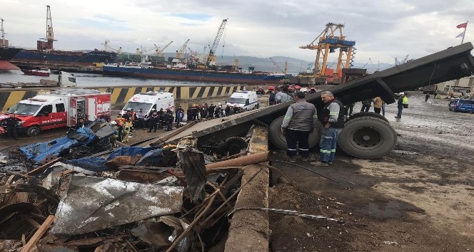 Aliağa'da Trafik Kazası 1 Kişi Hayatını Kaybetti.