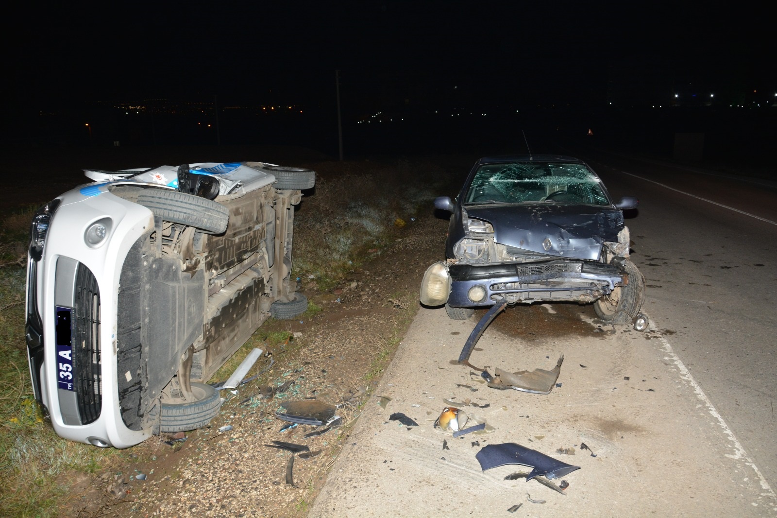 Aliağa'da alkollü sürücü dehşeti: 2'si polis 3 yaralı