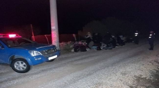 İzmir'de 40 düzensiz göçmen yakalandı