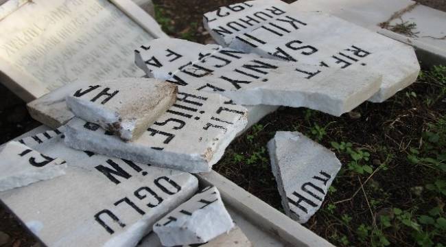 İzmir'de çirkin saldırı: 100 yakın mezarlık tahrip edildi