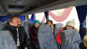 Çiğli Belediyesi soğuklarda üniversite öğrencilerini unutmadı