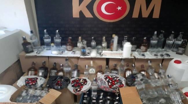 İzmir'de bin 251 litre sahte içki ele geçirildi, 7 kişi gözaltında