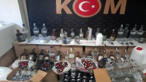 İzmir'de bin 251 litre sahte içki ele geçirildi, 7 kişi gözaltında