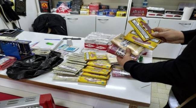 İzmir'de binlerce paket kaçak sigara ele geçirildi