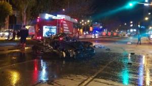 İzmir'de feci kaza... Takla atan araçtan caddeye savruldular: 2 ölü, 1 yaralı