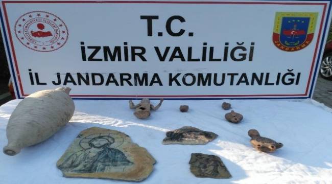 İzmir'de tarihi eser kaçakçısına suçüstü