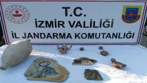 İzmir'de tarihi eser kaçakçısına suçüstü