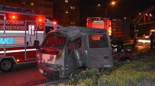 İzmir'de Trafik Kazası 2'si ağır 3 yaralı