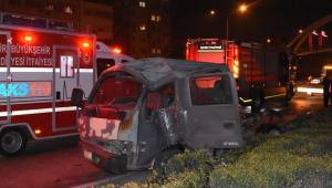 İzmir'de Trafik Kazası 2'si ağır 3 yaralı