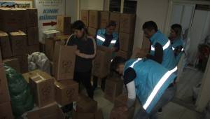 Kınık'ta Yardım Kolisinden Çıkan Not Duygulandırdı