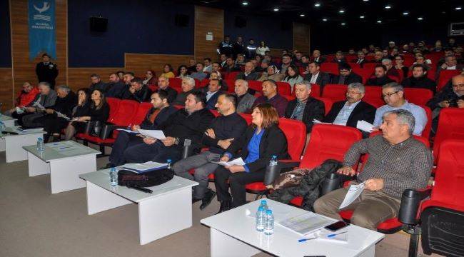 Sarı  " Kendi çocuklarımız yine işsiz kalmaya devam mı edecek ? "