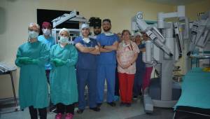 Ege'de 8 Yaşındaki Erkek Hastaya Başarılı Robotik Operasyon