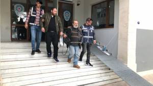Foçada 16'sı Kaçak 4'ü Organizatör 20 Suriyeli Yakalandı