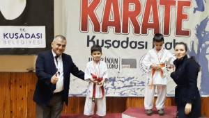 Foçalı Karateci Kardeşler Kuşadasında Madalyaları Topladılar
