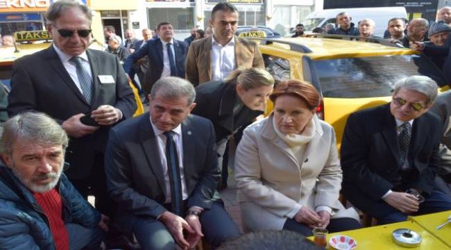  Akşener  taksi şoförlerinin sorunlarını dinledi.