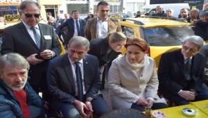  Akşener  taksi şoförlerinin sorunlarını dinledi.