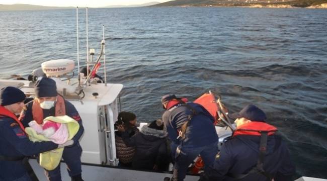 İzmir'de 12 kaçak göçmen kurtarıldı
