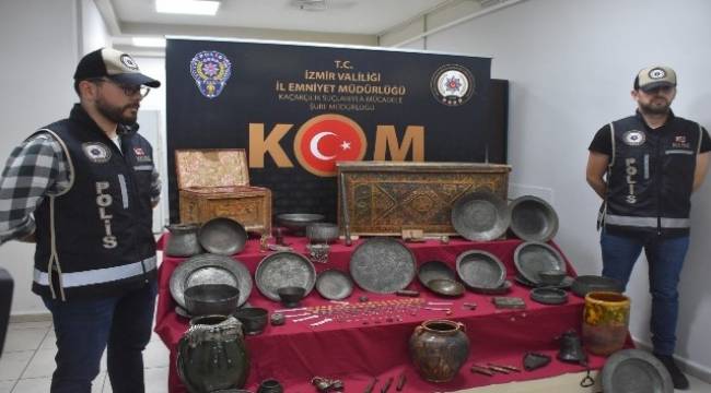 İzmir'de piyasa değeri 15 milyon lira olan 506 parça tarihi eser ele geçirildi