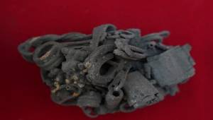 İzmir'de yaklaşık 4 bin 500 yıllık gümüş takı bulundu