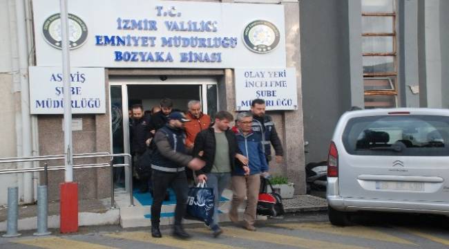 İzmir merkezli FETÖ operasyonunda 60 şüpheli adliyeye sevk edildi