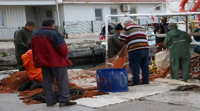 İzmirli balıkçılar: "Mültecileri adalara seve seve taşırız"